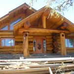 Front view of log cabin.